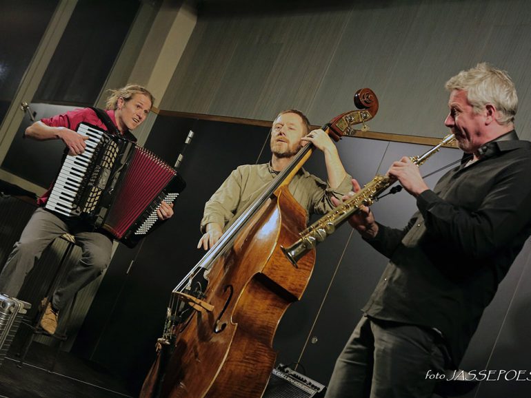 Tricyle met triangel en djembé op Mechelse Jazzzolder