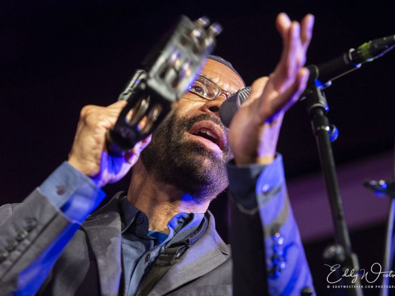 Kenny Garrett doet zijn dansje voor de Happy People