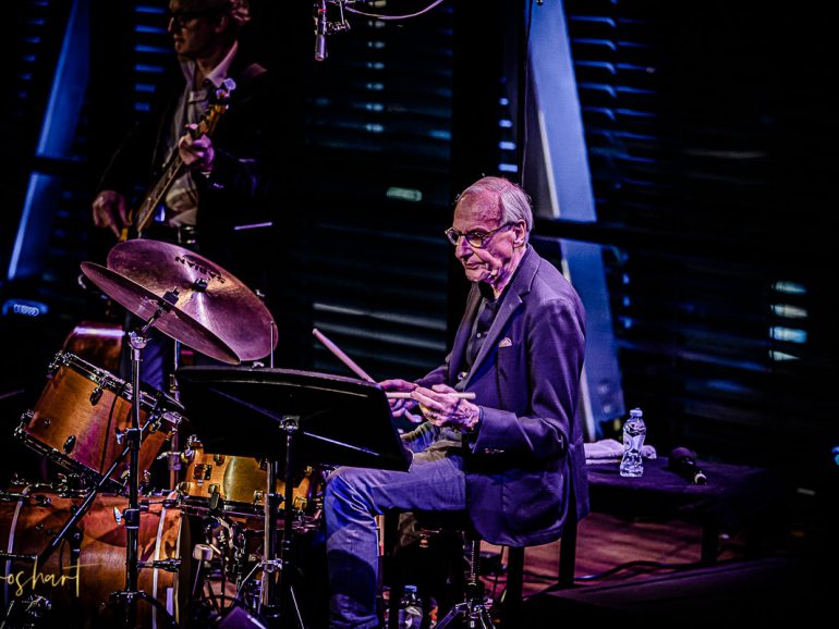 Drummer Eric Ineke viert zijn 75ste verjaardag