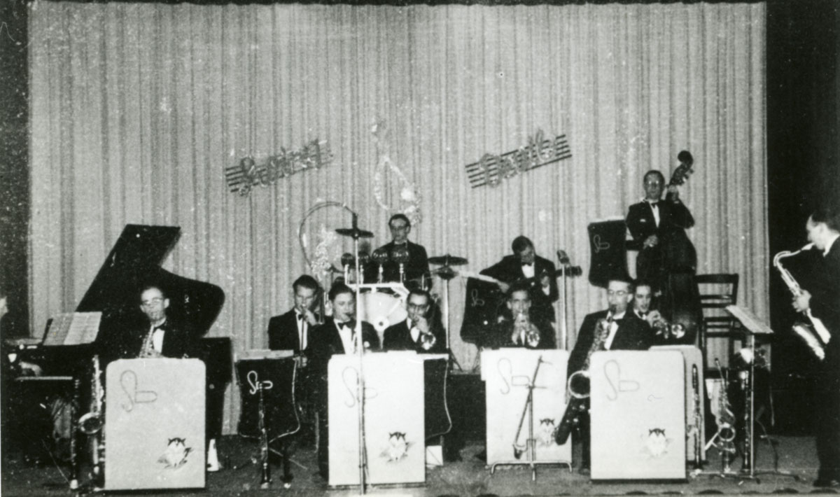 The Swing Devils in Palace 15 april 1942