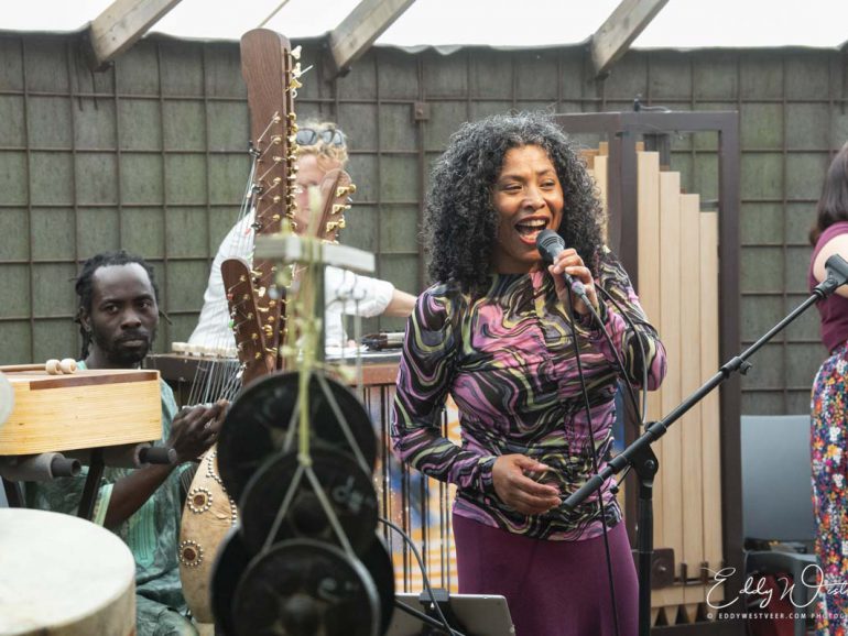 Wereldjazz van Boi Akih kleurt de tent