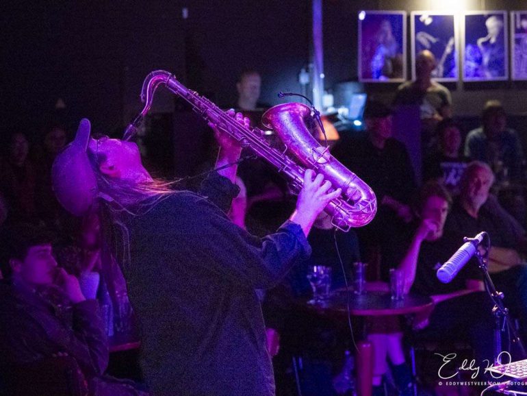 Huiskamer zonder kamermuziek met Y-Otis