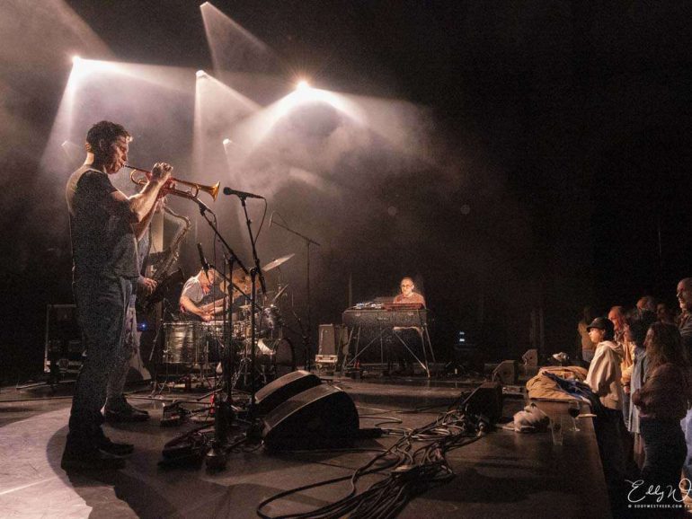 Kneebody communiceert met eigen muziektaal