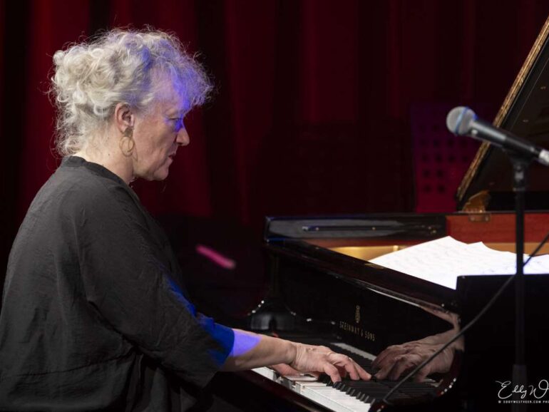 Julia Hülsmann: onder de oppervlakte komt alles samen