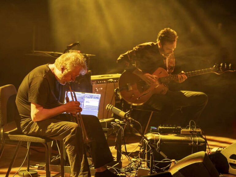 Geslaagde balanceeract gehandicapt Nils Petter Molvaer Trio