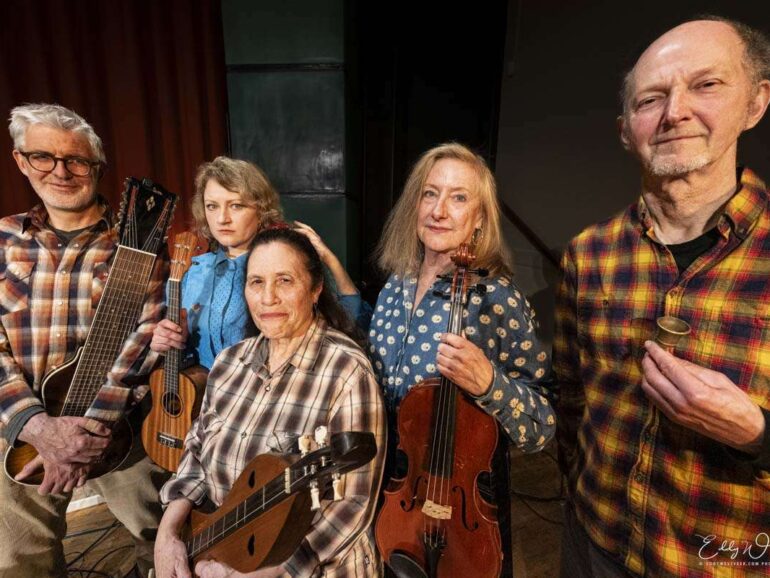Tussen grenzen en bergen: een avond Homecoming in de PlusEtage
